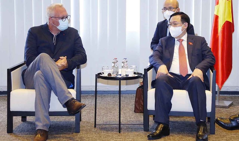 国会主席王廷惠会见比利时工人党主席。（图片来源：国会官网）