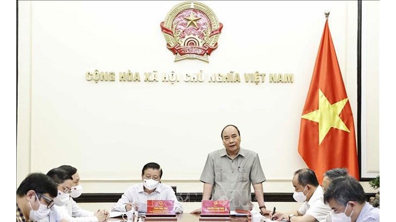 阮春福主席主持召开会议。