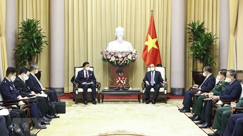 越南国家主席阮春福会见日本防卫大臣岸信夫。