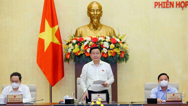越南国会主席王廷惠在第十五届国会常务委员会第二次会议上发表讲话。（图片来源：越通社）
