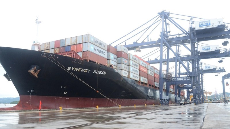 全球最大集装箱班轮运输公司马士基航运船舶靠泊广宁省盖麟港。