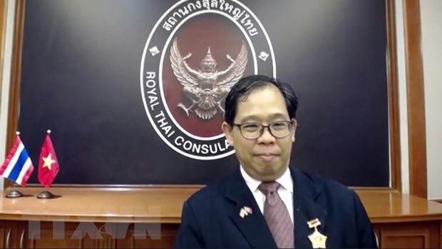泰国驻胡志明市总领事阿皮拉特·苏贡达布洛姆发表讲话。（图片来源：越通社）