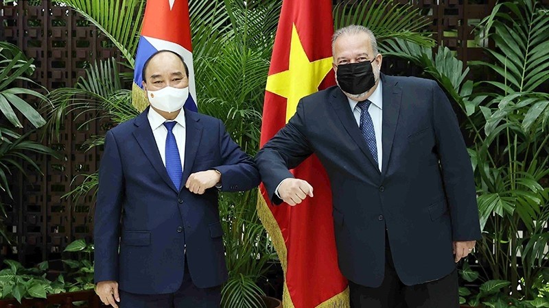 越南国家主席阮春福会见古巴总理。