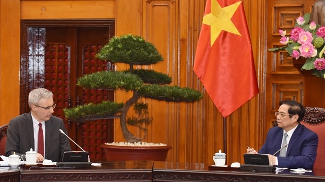 范明正总理接见法国驻越南大使沃纳里。（陈海 摄）