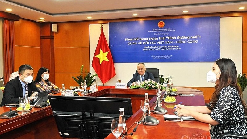 “新常态中的复苏：越南与香港伙伴关系”的视频会议现场。（图片来源：工贸部）