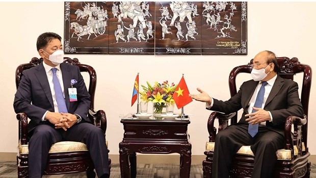 越南国家主席阮春福与蒙古国总统乌赫那·呼日勒苏赫。（图片来源：《越通社》）