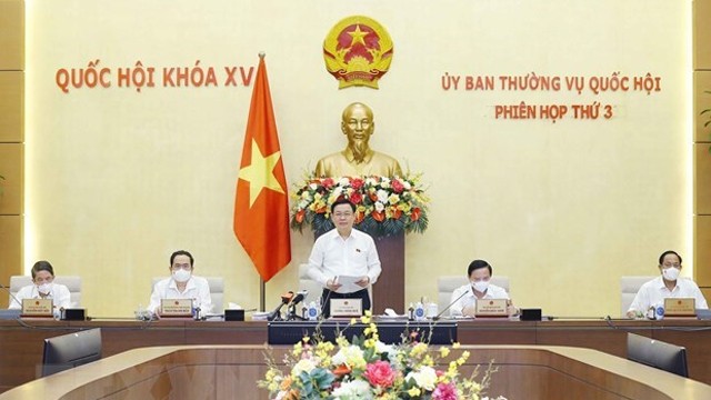 国会主席王廷惠9月22日下午在国会大厦主持召开国会常务委员会第三次会议闭幕式。