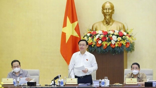 国会主席王廷惠发表讲话。（图片来源：《越通社》）