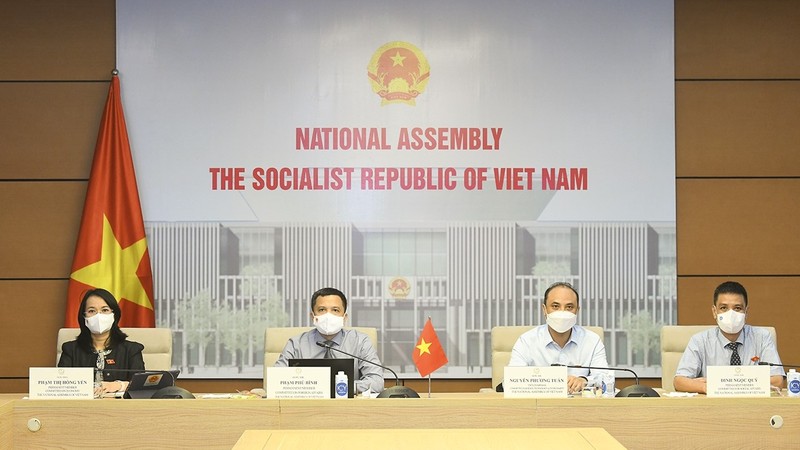 出席会议的越南国会代表团。（图片来源：国会官网）