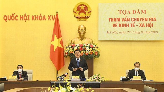 国会主席王廷惠在会上发言。（图片来源：国会官网）