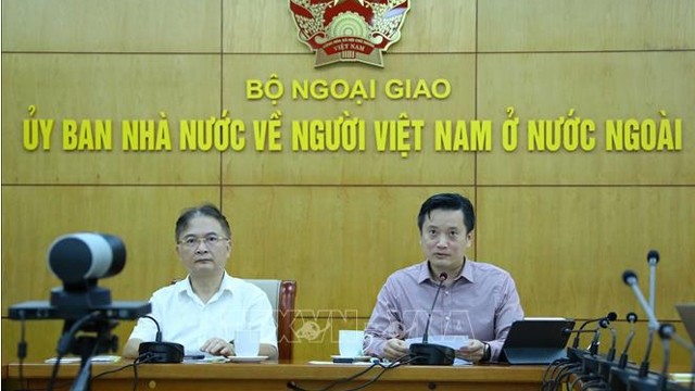 “新冠肺炎大流行病中的世界特征：对越南产生的影响”座谈会在线举行。