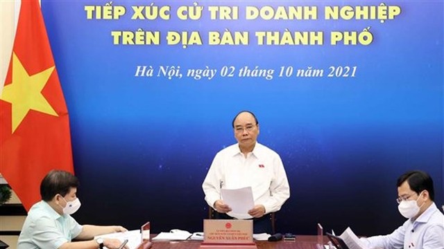 国家主席阮春福会见胡志明市企业选民。