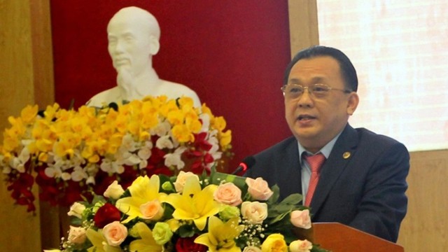 庆和省人民委员会常务副主席黎友皇在研讨会上发表讲话。