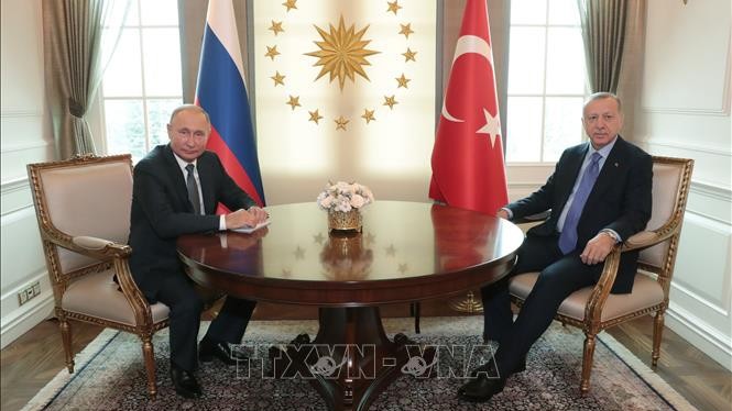 土耳其总统塔伊普·埃尔多安（右）和俄罗斯总统弗拉基米尔·普京在安卡拉举行会谈。（图片来源：AFP/TTXVN）