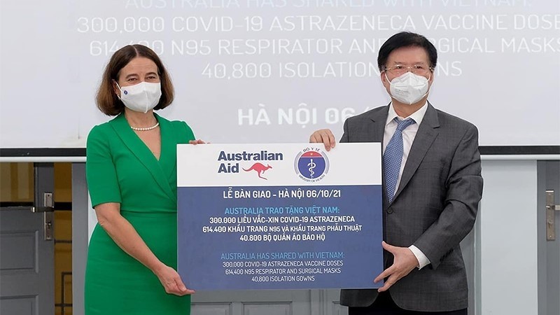 卫生部接收澳大利亚捐赠的30万剂新冠疫苗和防疫物资。（图片来源：人民报网）