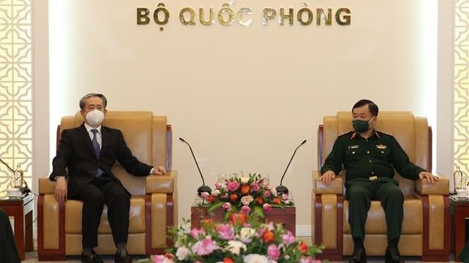 越南国防部副部长黄春战会见中国驻越大使熊波。