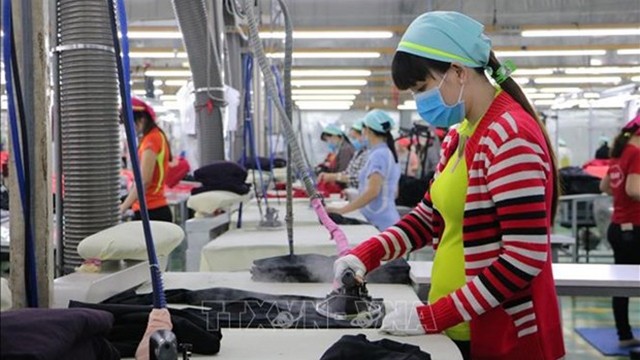 附图：同奈Eclat 纺织公司的生产线。（图片来源：越通社）
