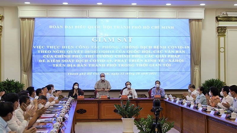 国家主席阮春福在会上讲话。（图片来源：人民报网）