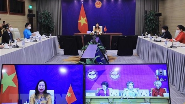 越南国家副主席武氏映春出席第三届欧亚妇女论坛。