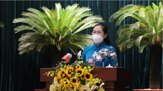 胡志明市人民议会主席阮氏丽在会上致开幕词。