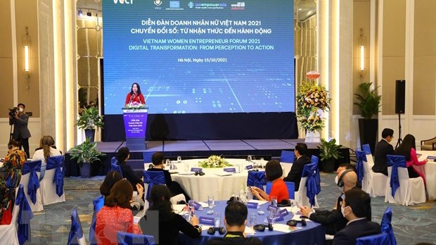 越南国家副主席武氏映春在会上发表讲话。（图片来源：越通社）