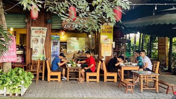 胡志明市各家餐饮服务场所自10月28日起可提供现场就餐服务。（图片来源：越通社）