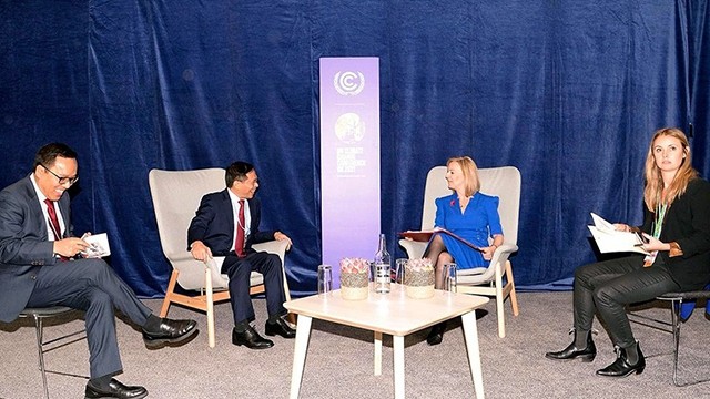 裴青山部长会见英国外交发展大臣莉兹·特拉斯。