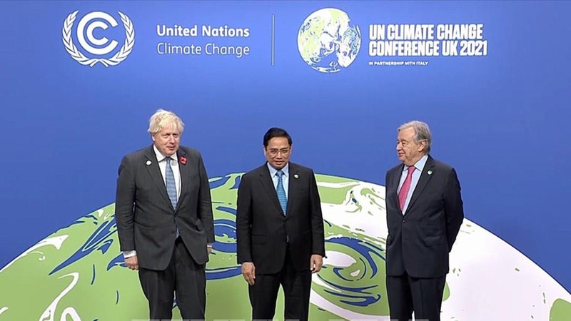 英国首相鲍里斯·约翰逊和联合国秘书长安东尼奥·古特雷斯欢迎范明正总理出席COP26会议。 （图片来源：越通社）