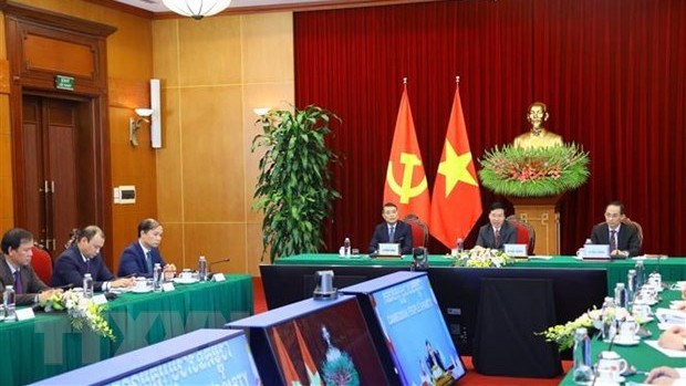 越共中央书记处常务书记武文赏在会谈上发表讲话。（图片来源：越通社）