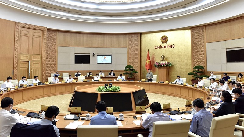 越南政府总理范明正主持召开2021年10月政府例行会议。（陈海 摄）