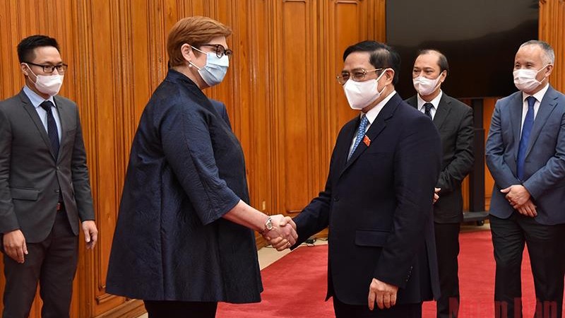 越南政府总理范明正会见澳大利亚外交部长兼妇女事务部长玛丽斯·佩恩。