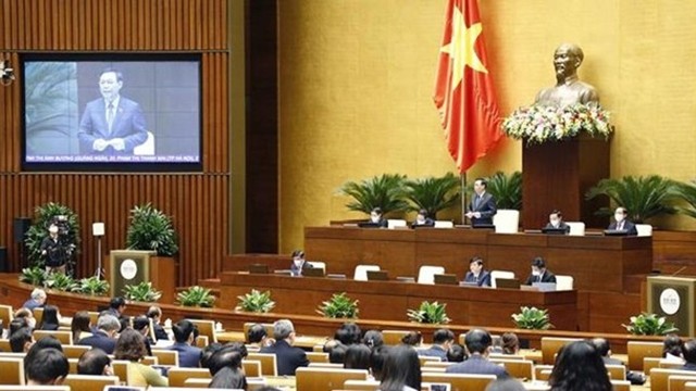 国会主席王廷惠发表讲话。（图片来源：越通社）