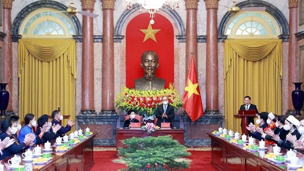 国家主席阮春福会见北件省先进模范代表和模范村长。