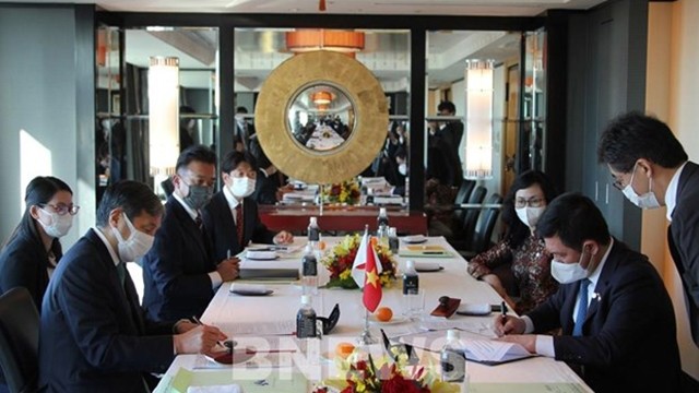 越南工贸部与歌山县贸易工业领域合作谅解备忘录签署仪式。（图片来源：越通社）