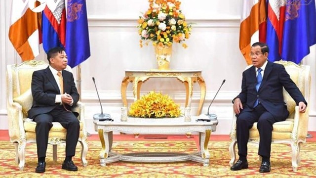 柬埔寨首相洪森会见越南新任驻柬大使阮辉僧。（图片来源：越南之声）