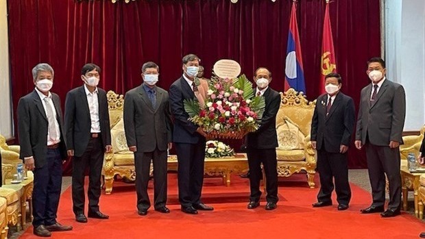 越南驻琅勃拉邦总领事馆祝贺老挝国庆46周年。（图片来源：越通社）