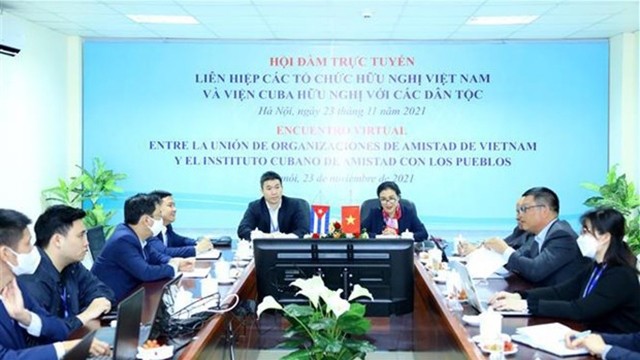 越南代表在河内分会场出席下线会谈。（图片来源：越通社）