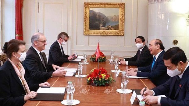 越南国家主席阮春福与瑞士总统居伊•帕默林举行会谈。