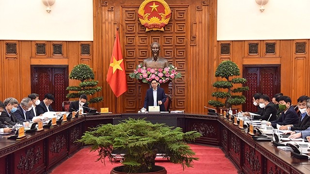 越南政府总理范明正在会上发言。