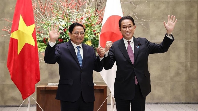 越南政府总理范明正与日本首相岸田文雄（Kishida Fumio）。