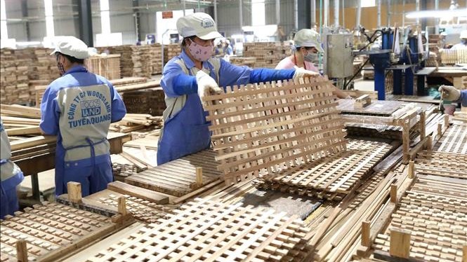 越南宣光省Woodsland公司对瑞士出口的木制品。（图片来源：越通社）