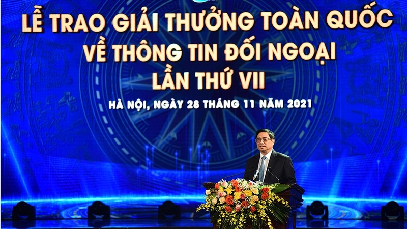 政府总理范明正在第七次全国对外新闻奖颁奖仪式上发表重要讲话。（明维 摄）