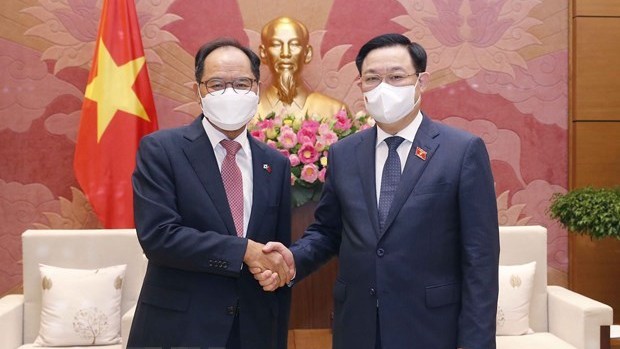 越南国会主席王廷惠与韩国驻越南大使朴能运。（图片来源：越通社）