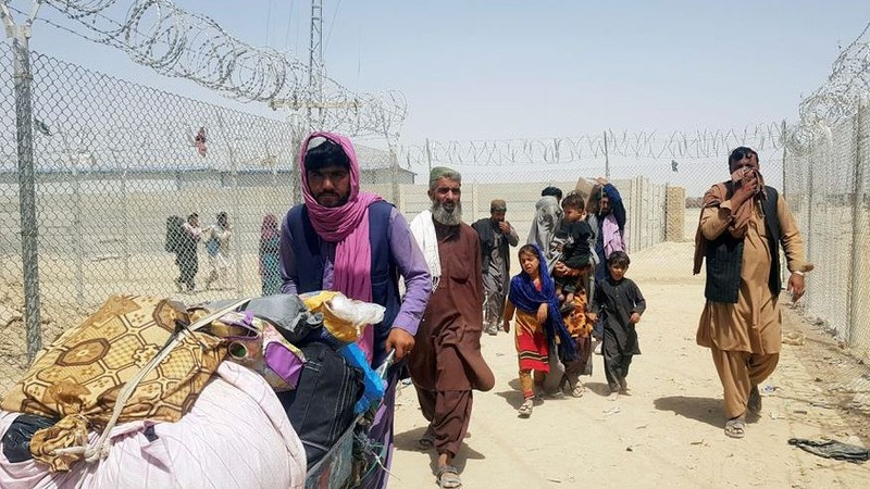2021年9月6日，阿富汗人通过位于巴基斯坦和阿富汗边境的查曼镇的友谊边境大门前往巴基斯坦。（图片来源：路透社）
