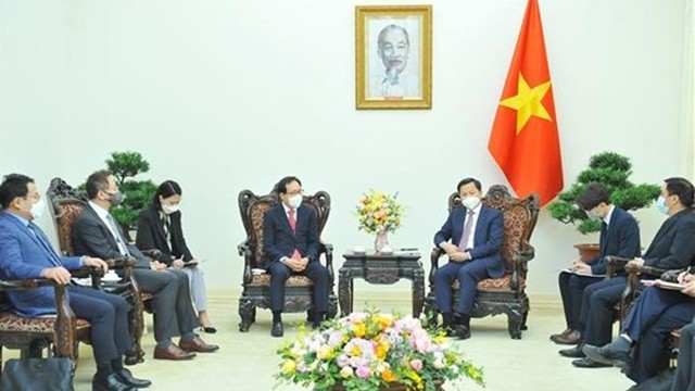 黎明慨副总理会见三星（越南）公司总经理崔周湖。