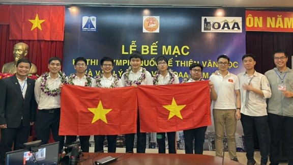 越南学生获得国际天文学和天体物理学奥赛5枚奖牌。（图片来源：tuoitrethudo.com.vn）