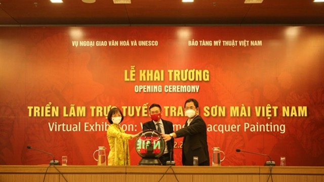 越南磨漆画的线上展览会正式开幕。（图片来源：文化报）