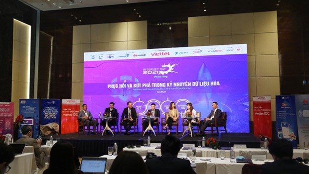 2021年越南互联网日的框架内举行的会议。（图片来源：vneconomy.vn）