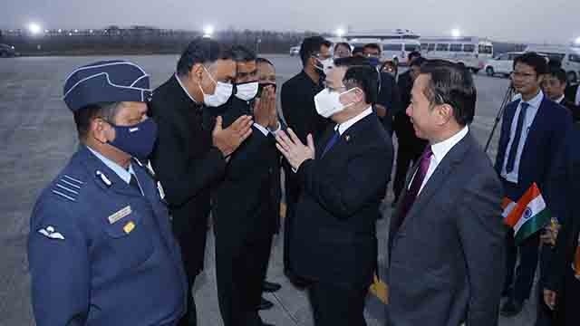 国会主席王廷惠欢送仪式在印度新德里帕拉姆空军机场举行。