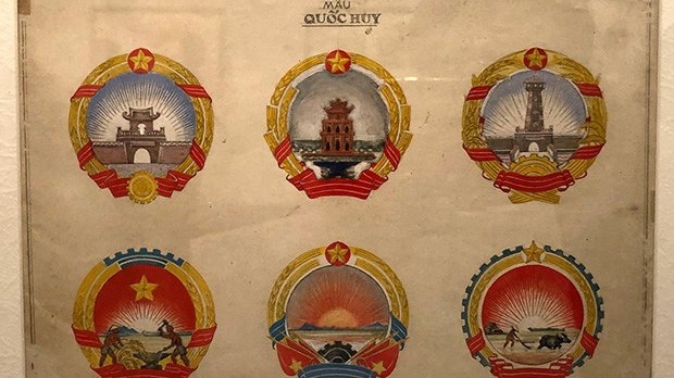 裴庄卓画家的越南国徽素描被公认为国宝。